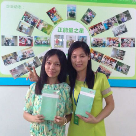 香港正能量月度优秀员工合影 香港正能量月度优秀员工合影