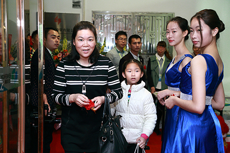 正能量科技迎宾 正能量科技迎宾